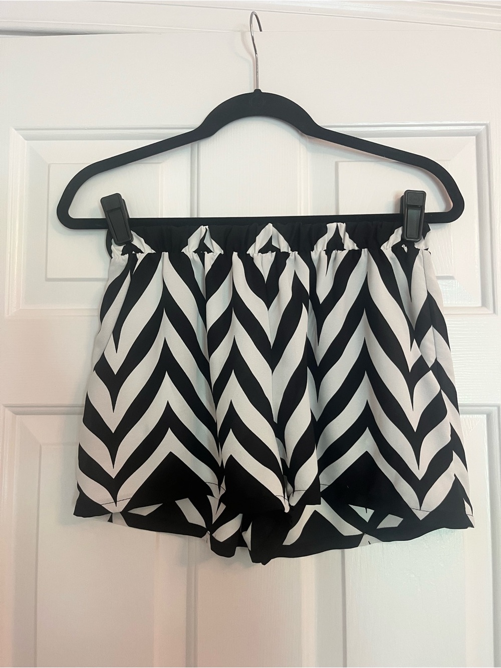 Tyche Black and White Chevron Elastic Waist Skort Shorts